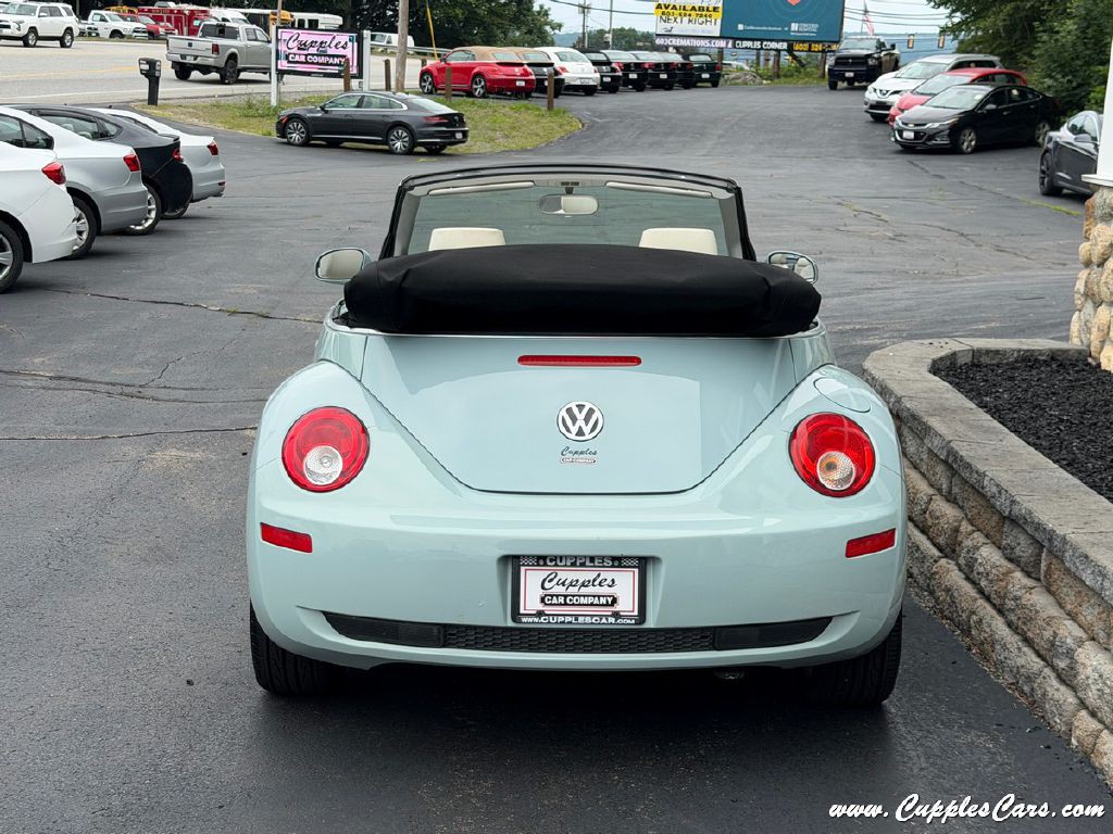 2010 Volkswagen Beetle Image 11