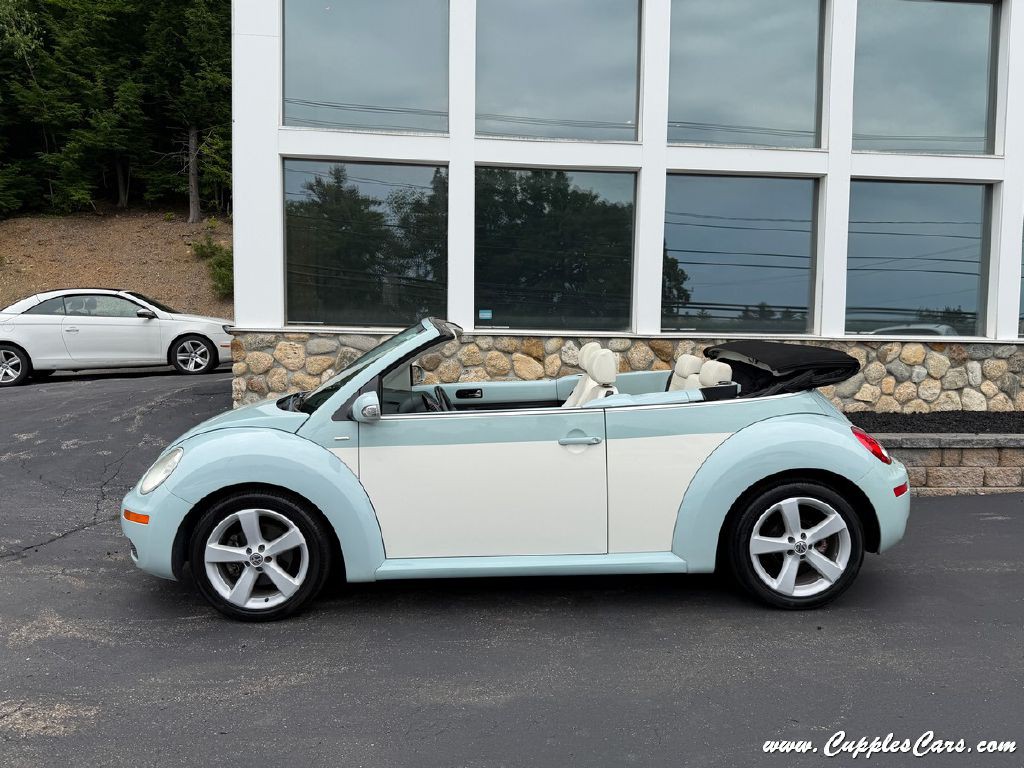 2010 Volkswagen Beetle Image 12
