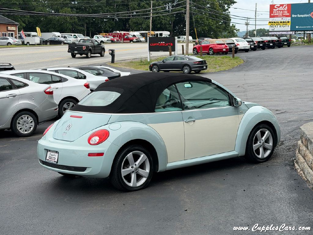 2010 Volkswagen Beetle Image 15