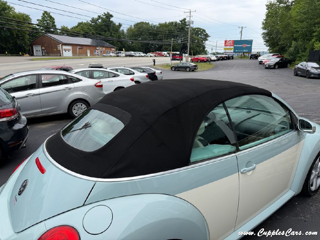 2010 Volkswagen Beetle Image 16