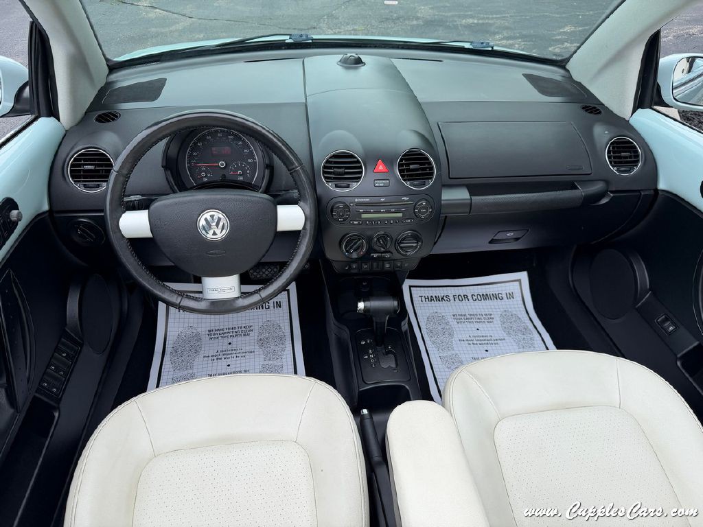 2010 Volkswagen Beetle Image 19