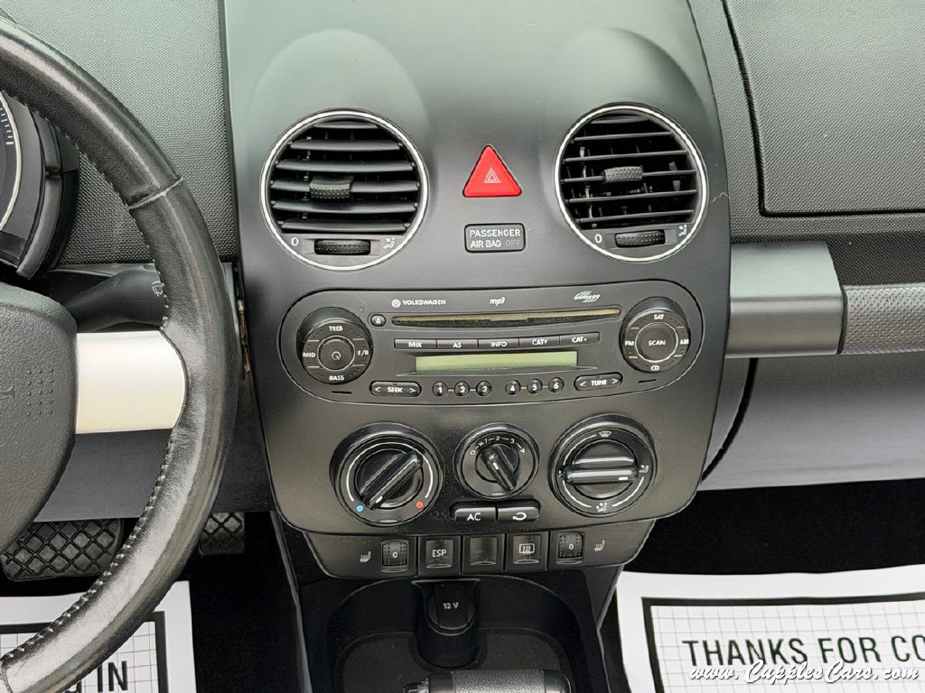 2010 Volkswagen Beetle Image 21