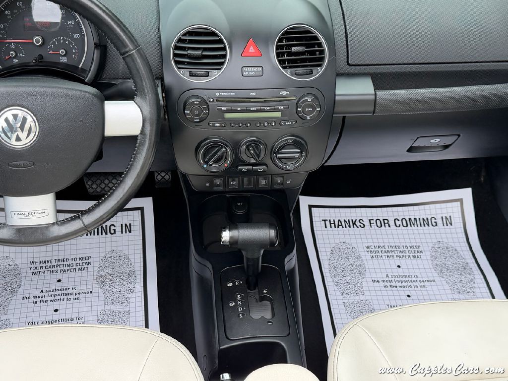 2010 Volkswagen Beetle Image 22