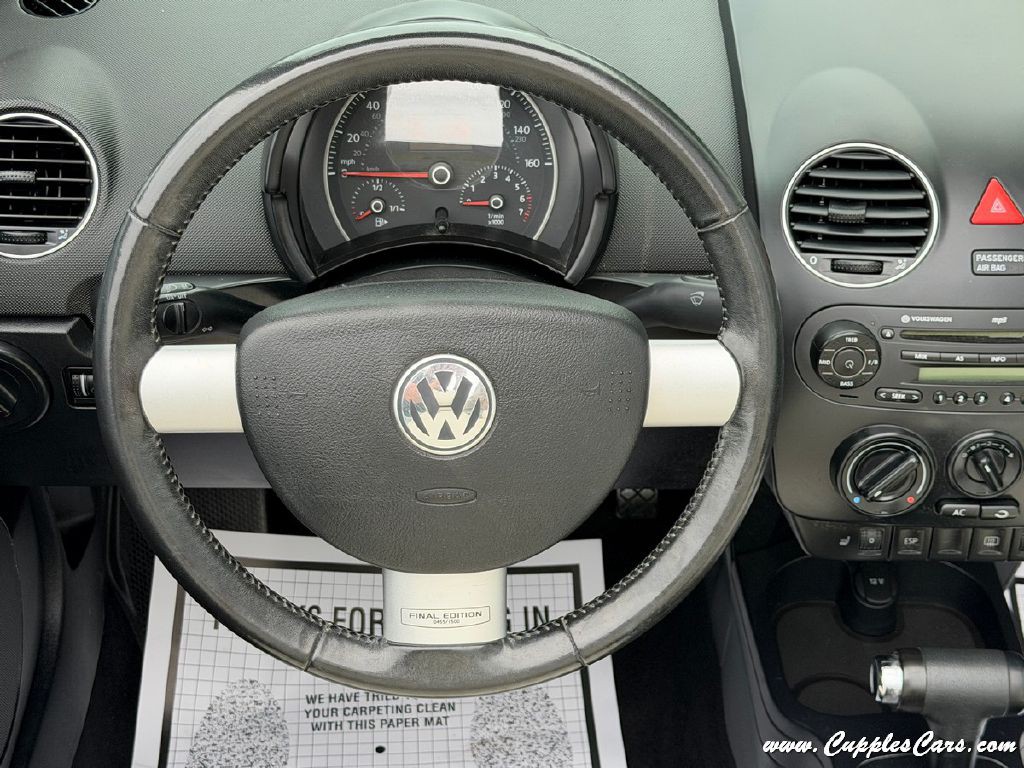 2010 Volkswagen Beetle Image 23