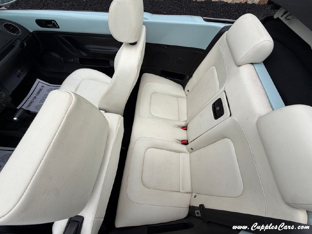 2010 Volkswagen Beetle Image 25