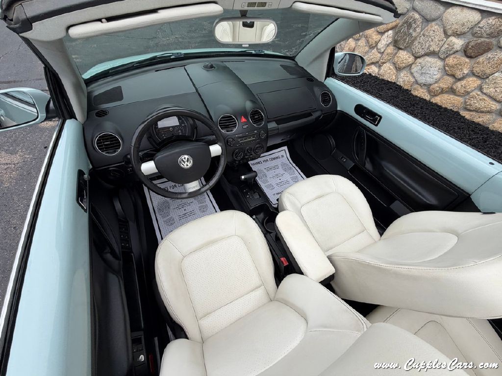 2010 Volkswagen Beetle Image 26