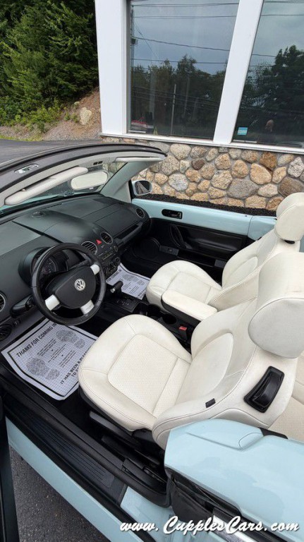 2010 Volkswagen Beetle Image 31