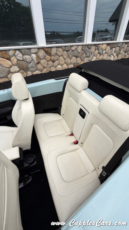 2010 Volkswagen Beetle Image 32