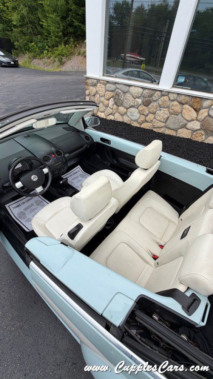 2010 Volkswagen Beetle Image 33