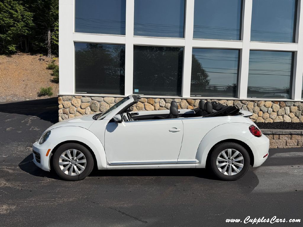 2018 Volkswagen Beetle Image 2