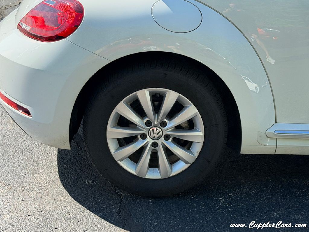 2018 Volkswagen Beetle Image 30
