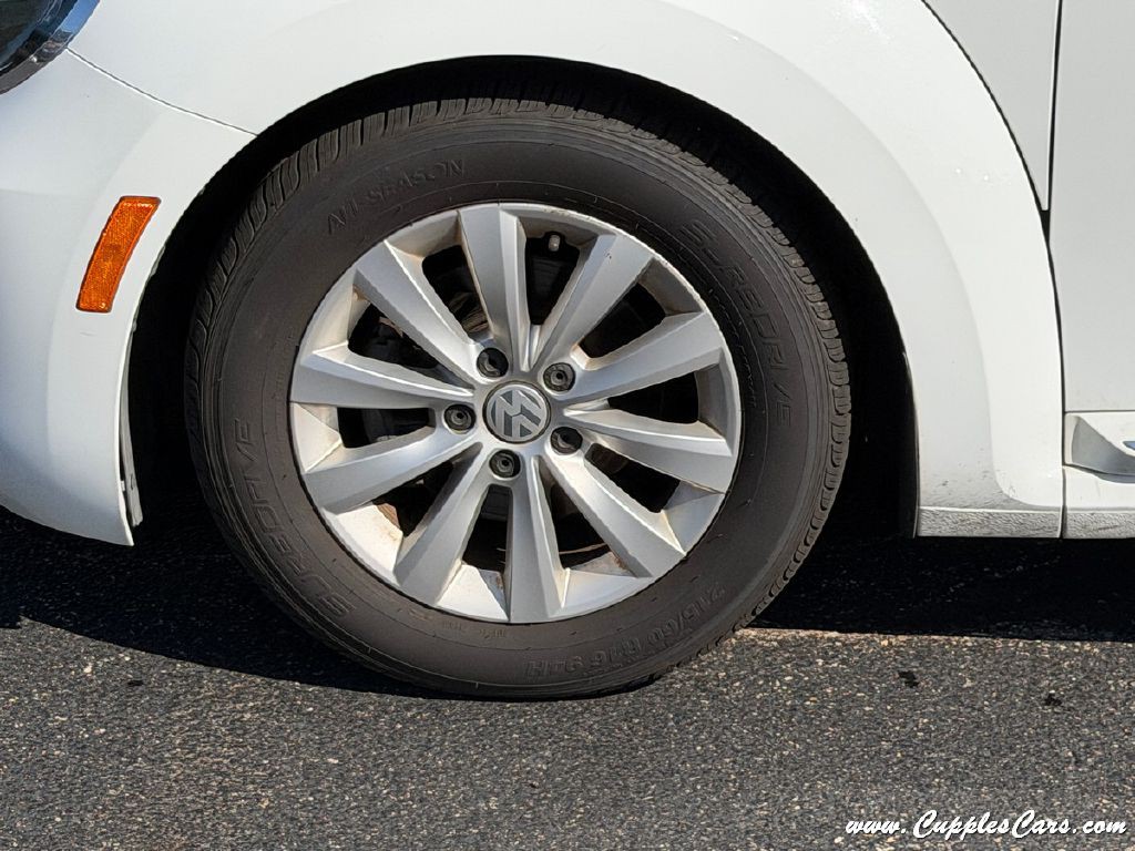 2018 Volkswagen Beetle Image 32
