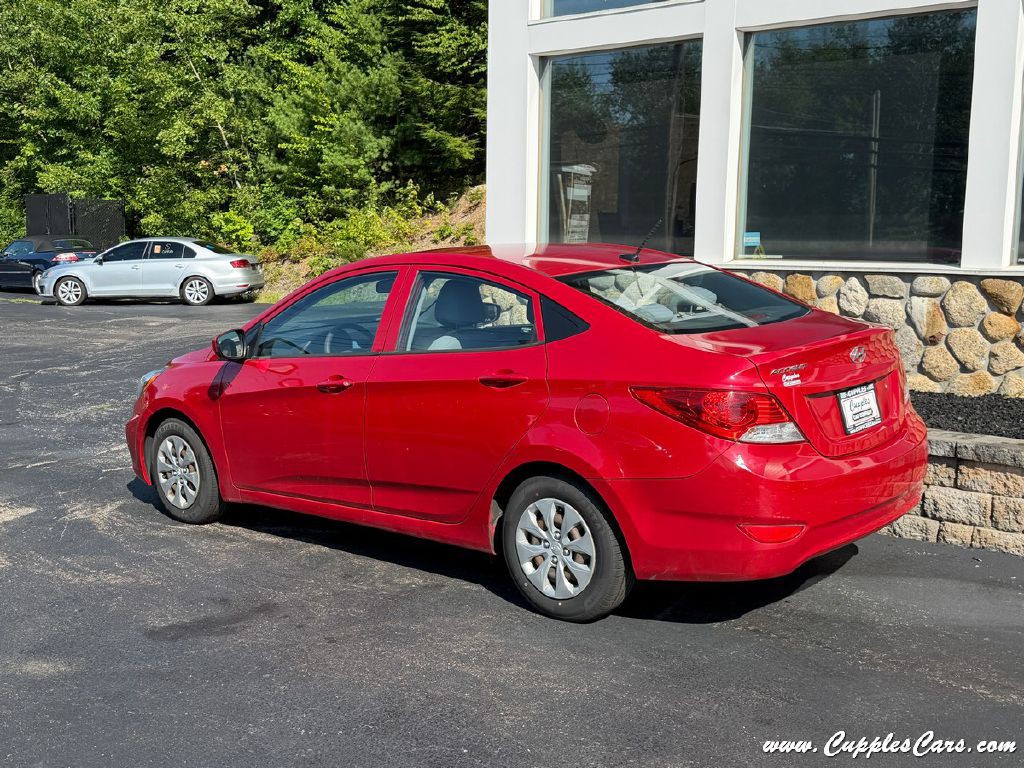 2013 Hyundai Accent Image 2