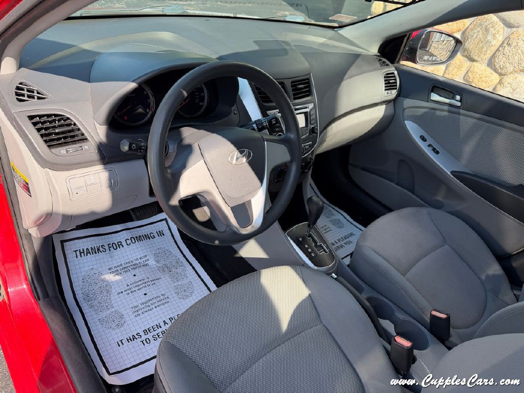 2013 Hyundai Accent Image 4