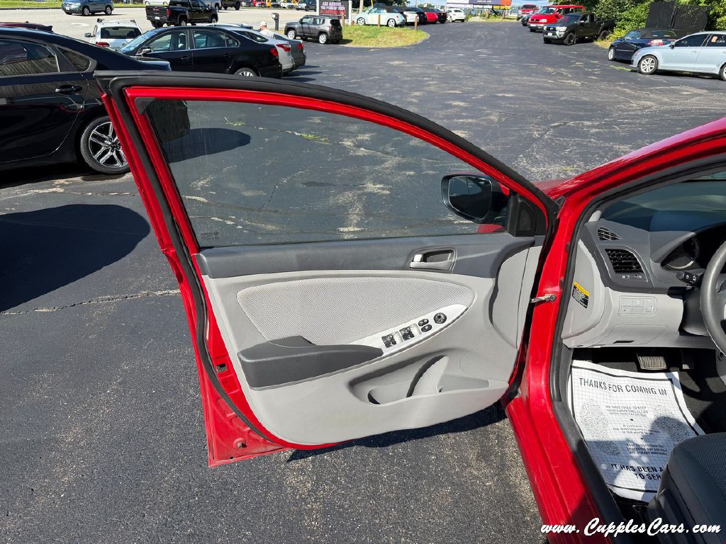2013 Hyundai Accent Image 5