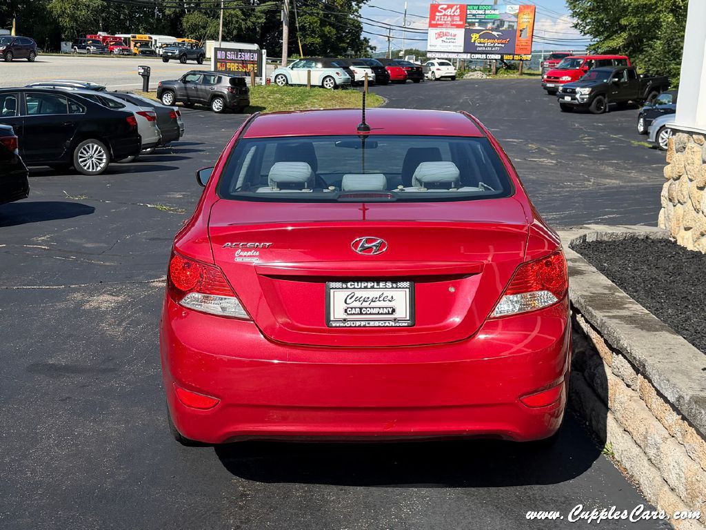 2013 Hyundai Accent Image 8