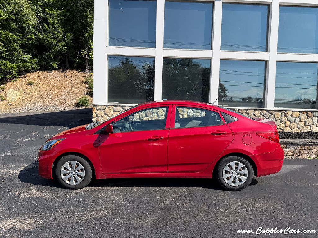 2013 Hyundai Accent Image 9