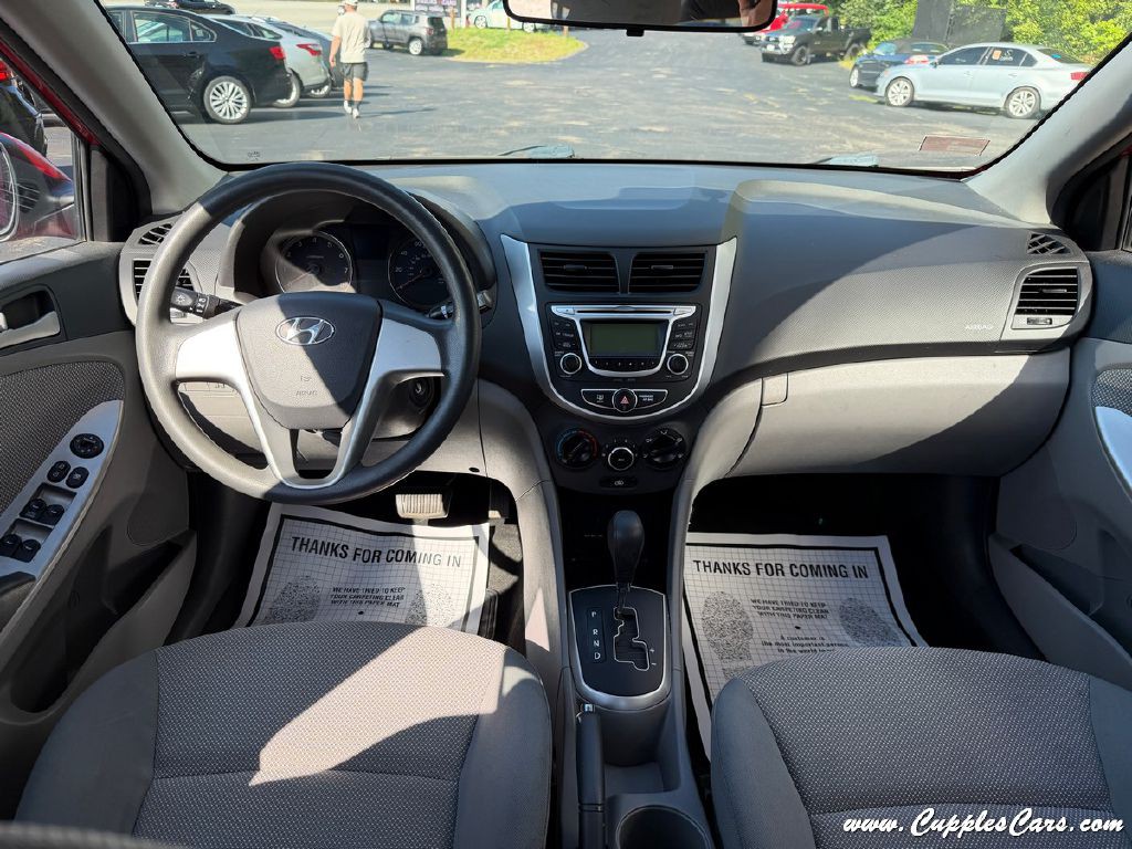 2013 Hyundai Accent Image 11