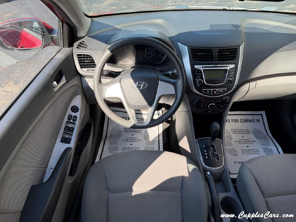 2013 Hyundai Accent Image 12