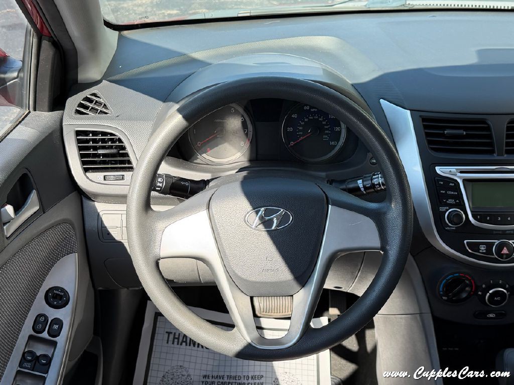 2013 Hyundai Accent Image 15