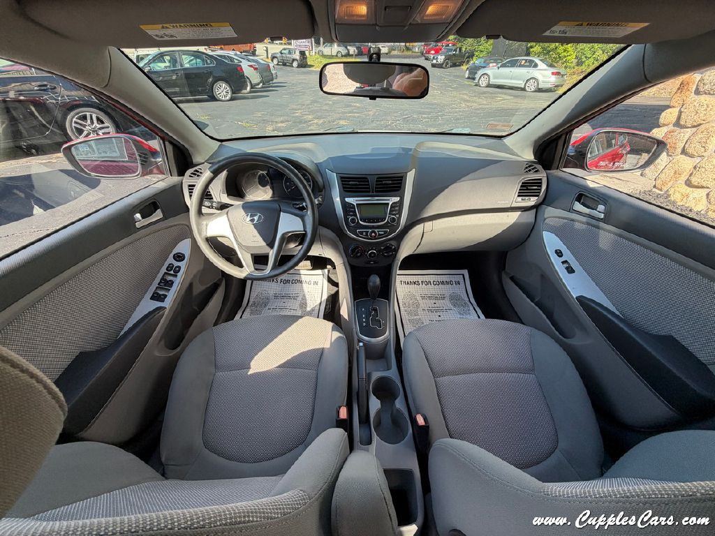 2013 Hyundai Accent Image 16