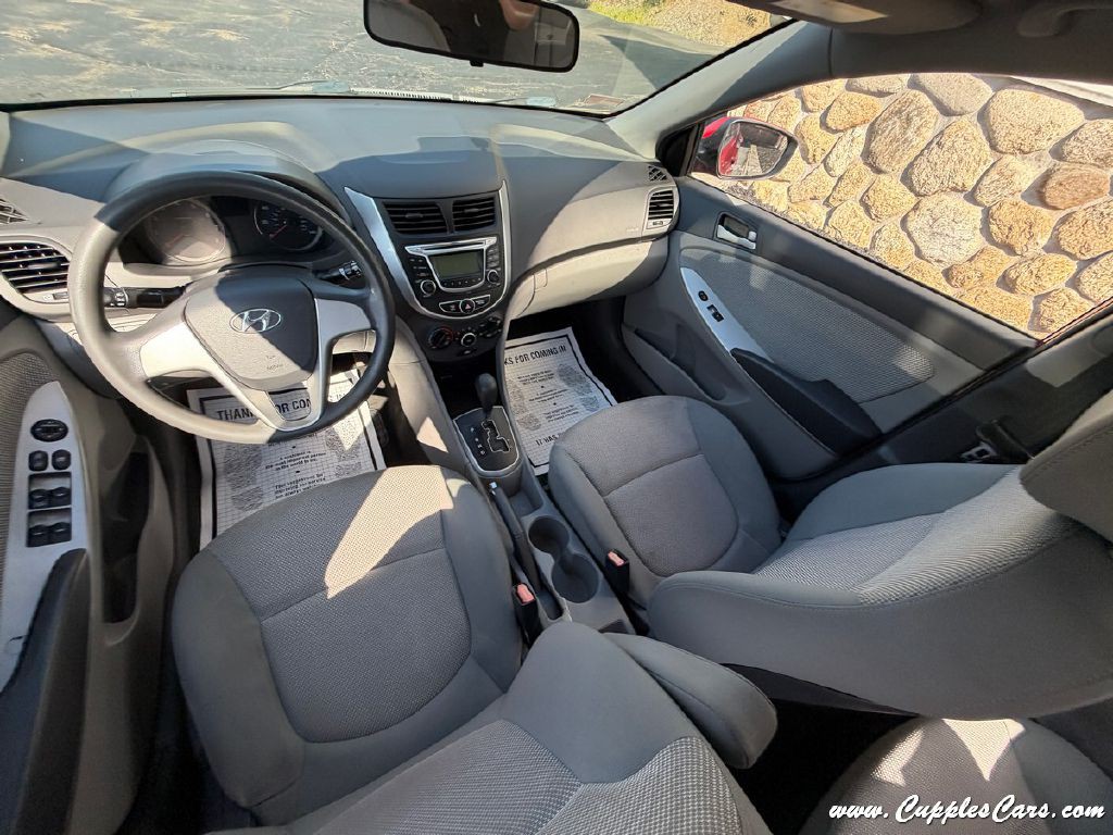 2013 Hyundai Accent Image 17