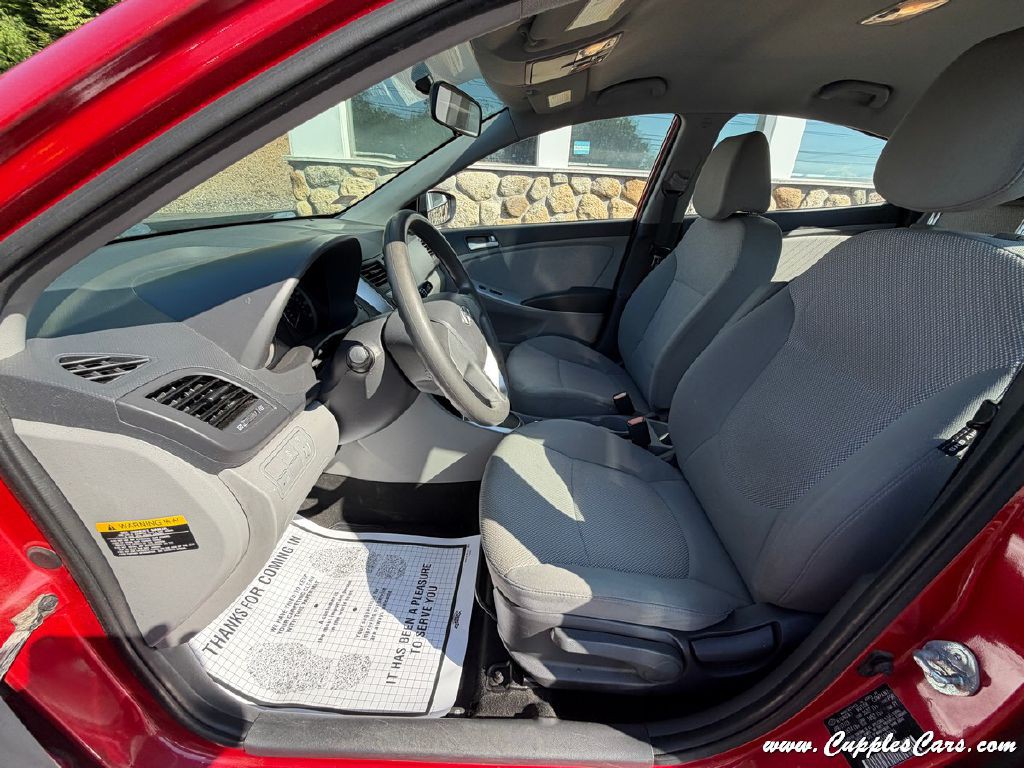 2013 Hyundai Accent Image 19