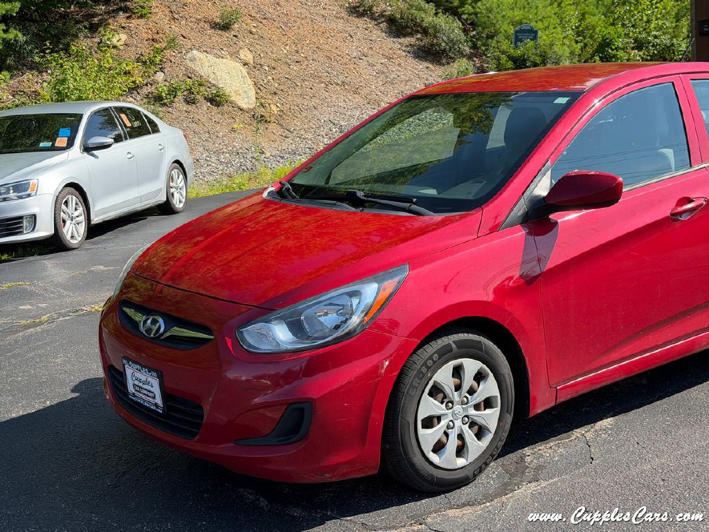 2013 Hyundai Accent Image 21