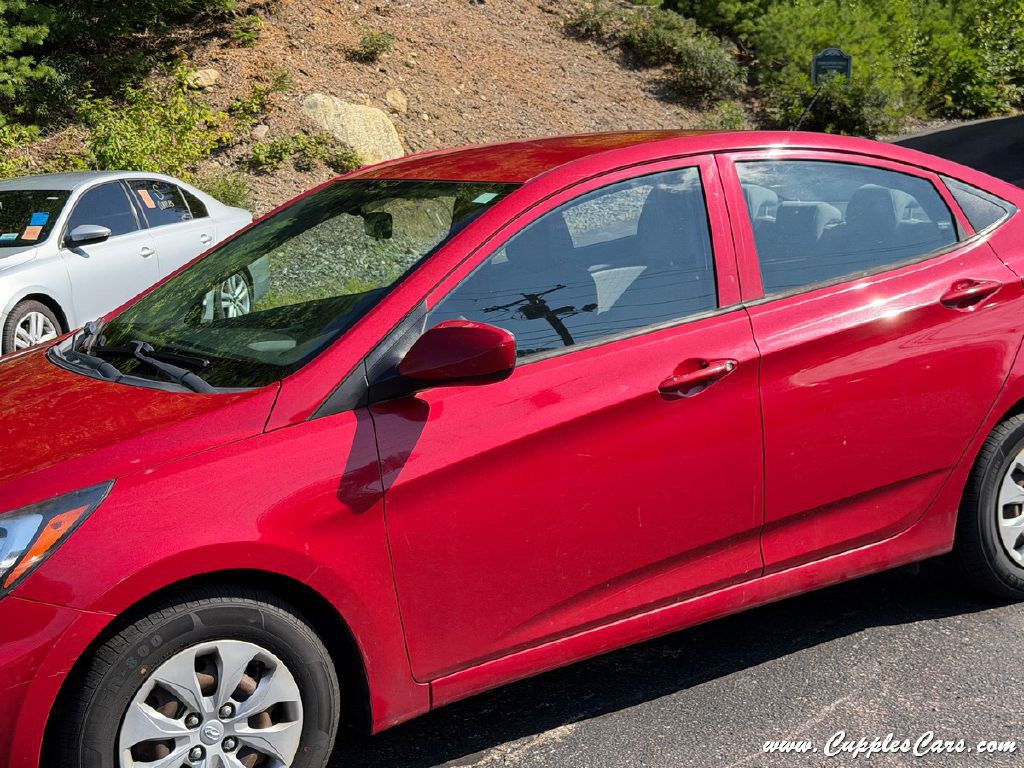 2013 Hyundai Accent Image 22