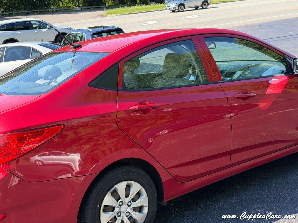 2013 Hyundai Accent Image 27