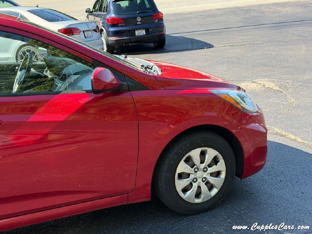 2013 Hyundai Accent Image 29