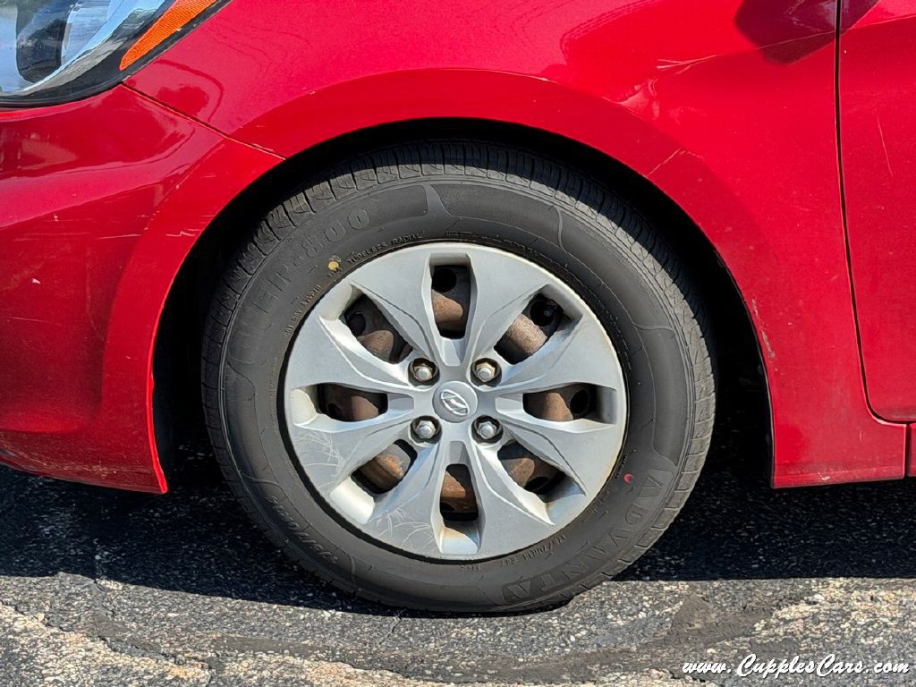 2013 Hyundai Accent Image 33
