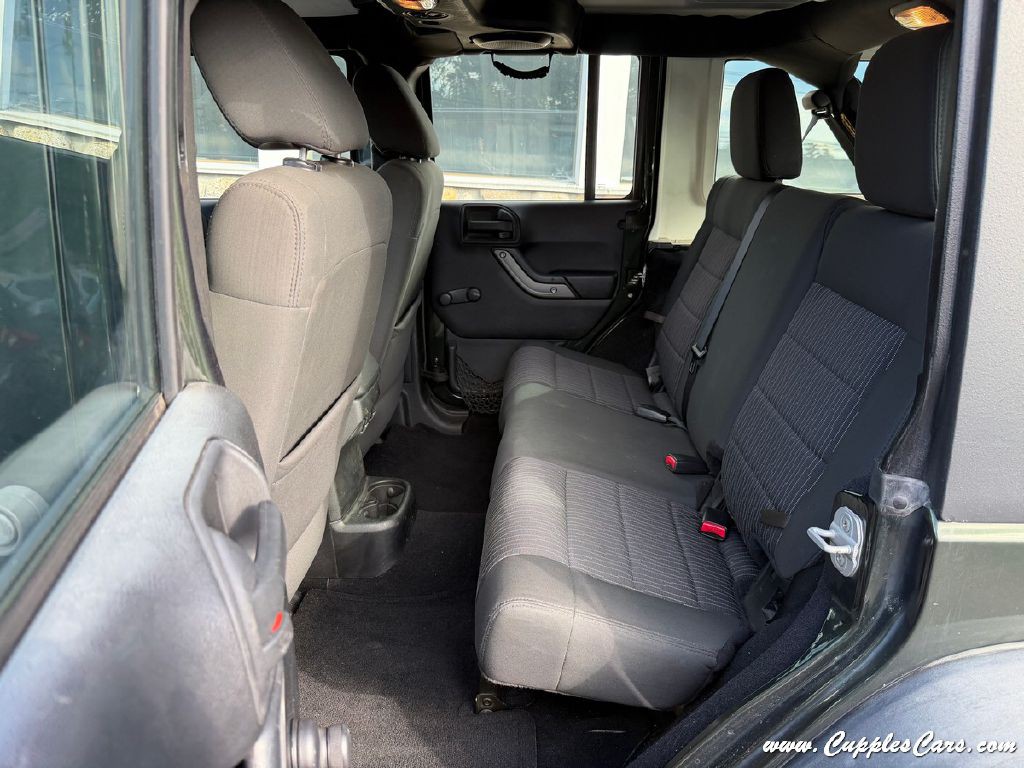 2011 Jeep Wrangler Unlimited Image 9
