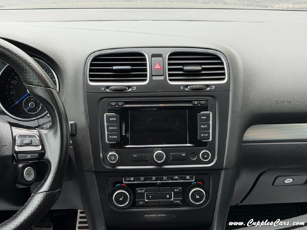 2013 Volkswagen Golf Image 16