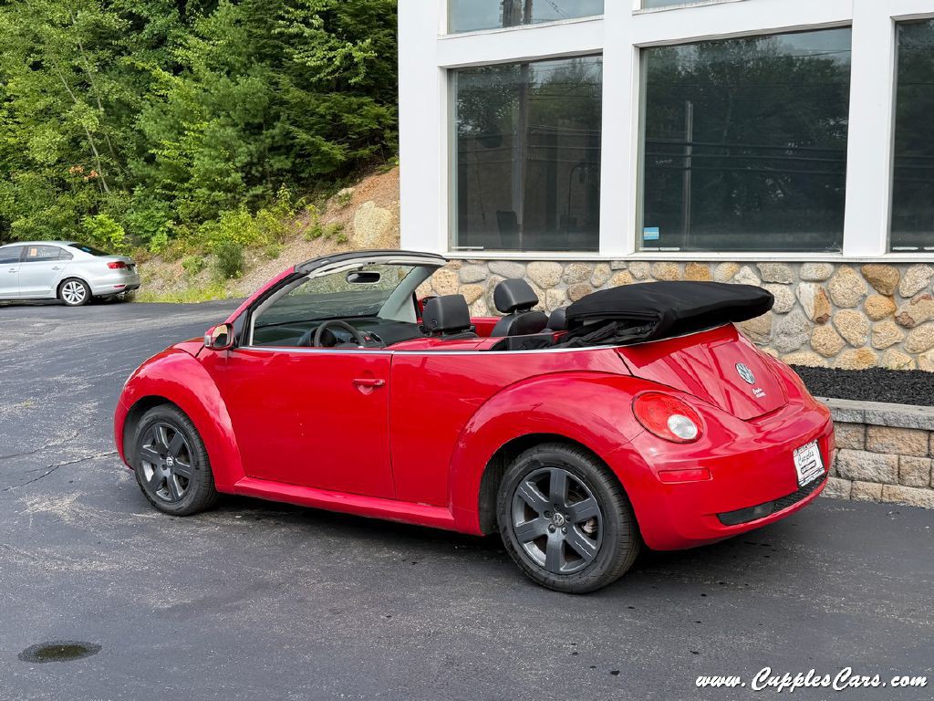 2006 Volkswagen Beetle Image 2