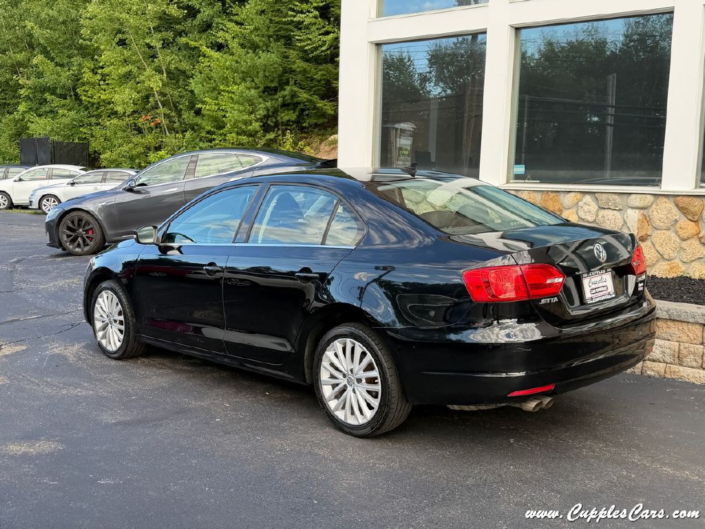 2012 Volkswagen Jetta Image 2