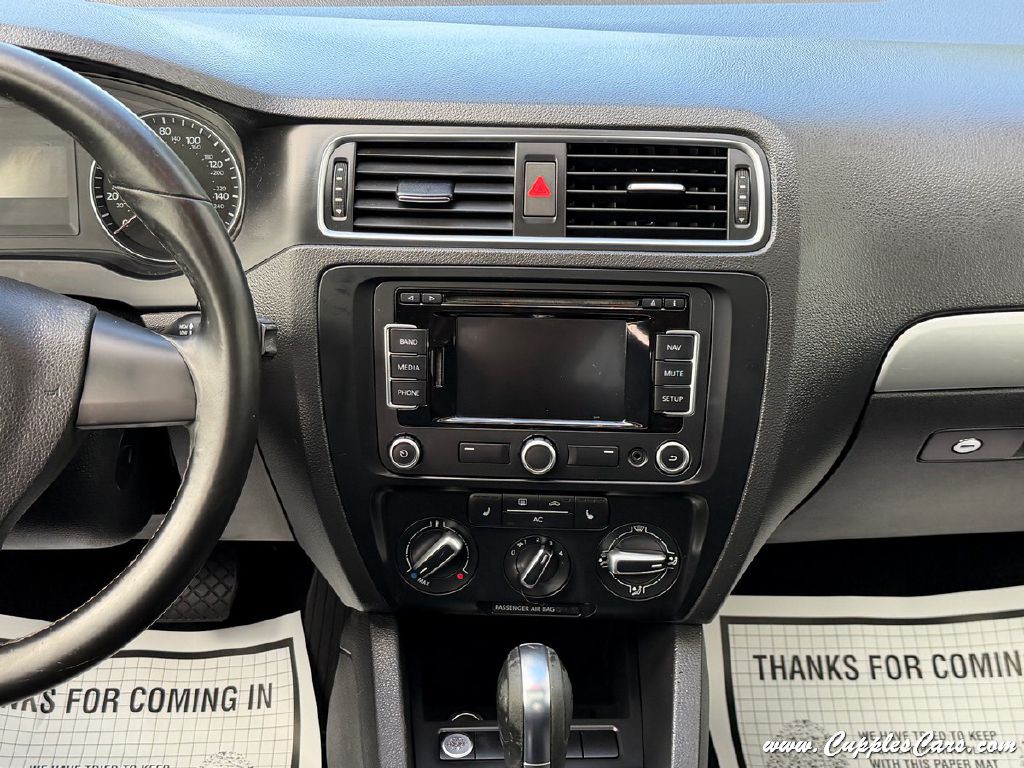 2012 Volkswagen Jetta Image 16