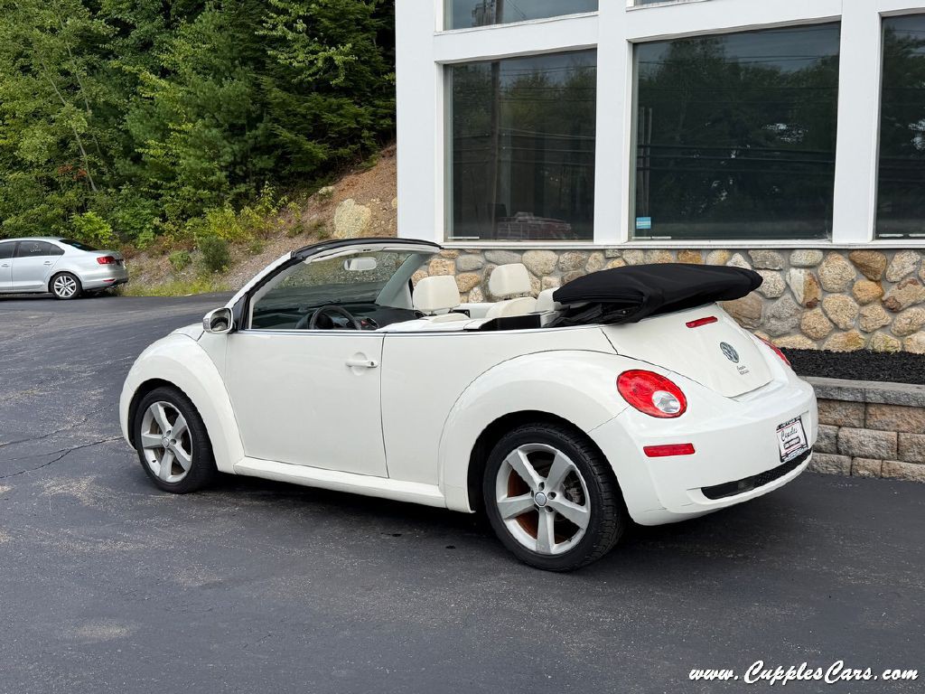 2007 Volkswagen Beetle Image 2