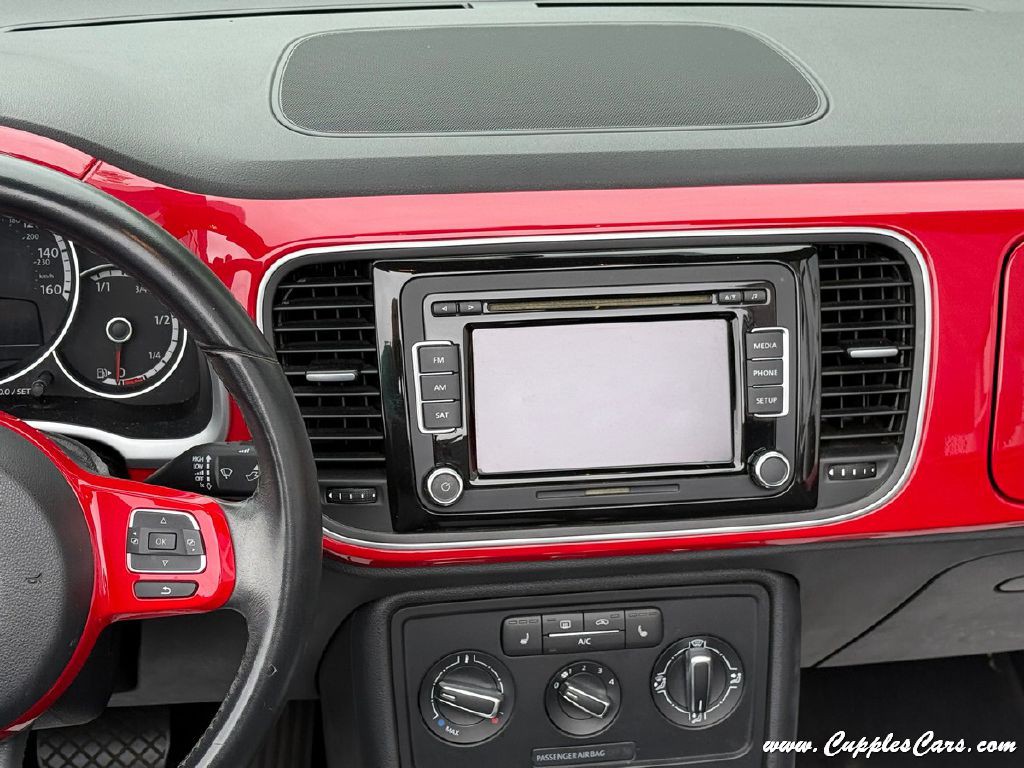 2014 Volkswagen Beetle Image 17