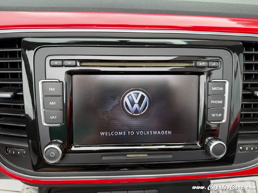 2014 Volkswagen Beetle Image 24