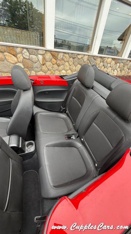 2014 Volkswagen Beetle Image 34