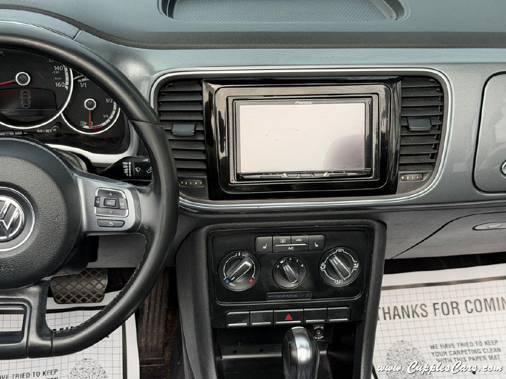 2015 Volkswagen Beetle Image 23