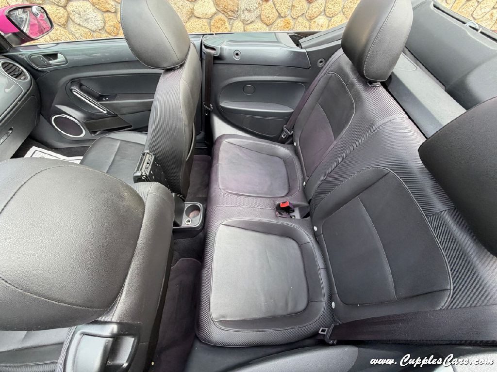 2015 Volkswagen Beetle Image 28