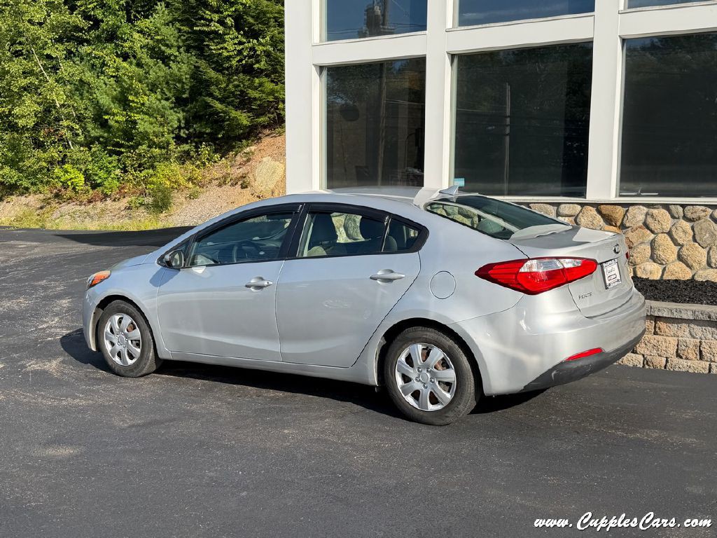 2016 Kia Forte Image 2