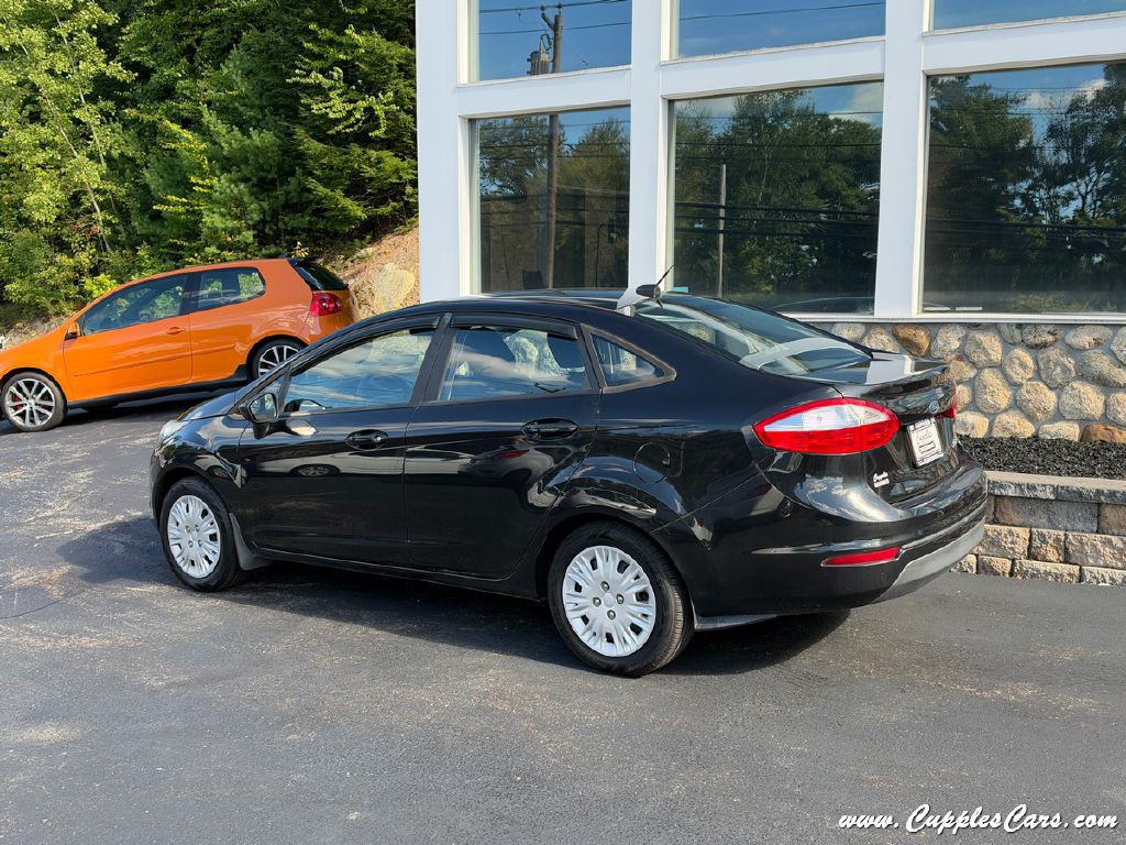 2015 Ford Fiesta Image 2