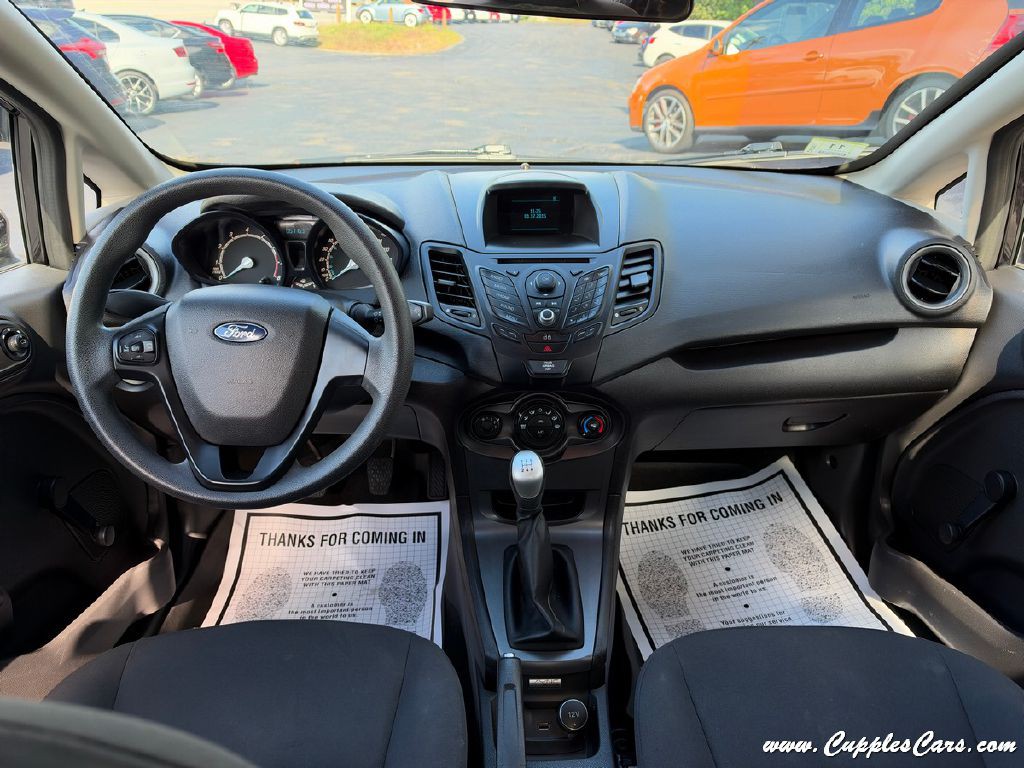 2015 Ford Fiesta Image 14
