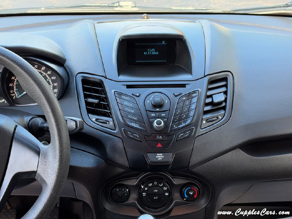 2015 Ford Fiesta Image 16