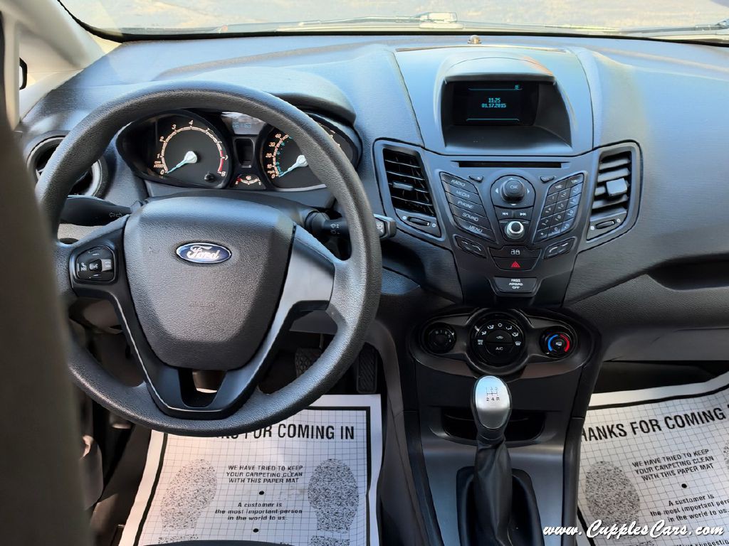 2015 Ford Fiesta Image 17