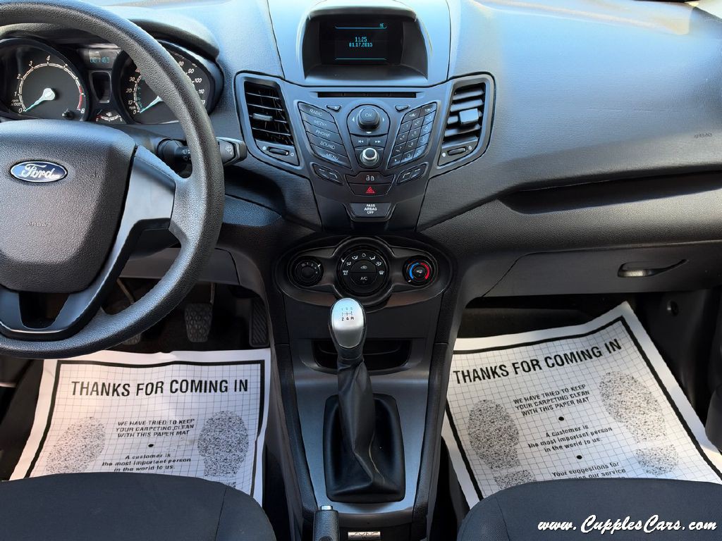 2015 Ford Fiesta Image 18