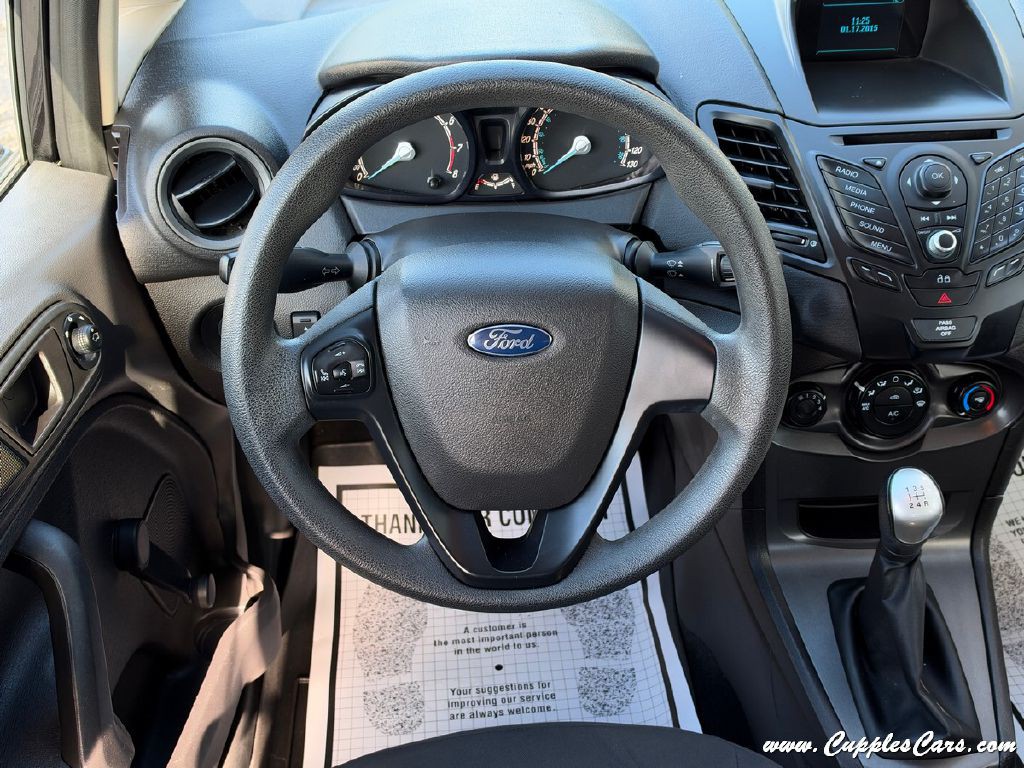 2015 Ford Fiesta Image 19